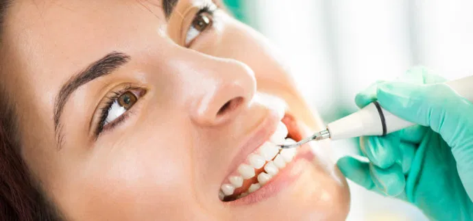 Vor der Anwendung eines Bleaching-Stifts sollte man seine Zahngesundheit durch einen Zahnarzt überprüfen und eine professionelle Zahnreinigung durchführen lassen. Vor der Anwendung eines Bleaching-Stifts sollte man seine Zahngesundheit durch einen Zahnarzt überprüfen und eine professionelle Zahnreinigung durchführen lassen.