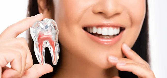 Ein Bleaching-Stift sollte nur dann verwendet werden, wenn Zähne und Zahnfleisch vollständig gesund sind. Ein Bleaching-Stift sollte nur dann verwendet werden, wenn Zähne und Zahnfleisch vollständig gesund sind.